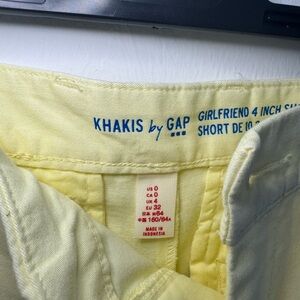 GAP Khakis Girlfriend Short in Pale Yellow